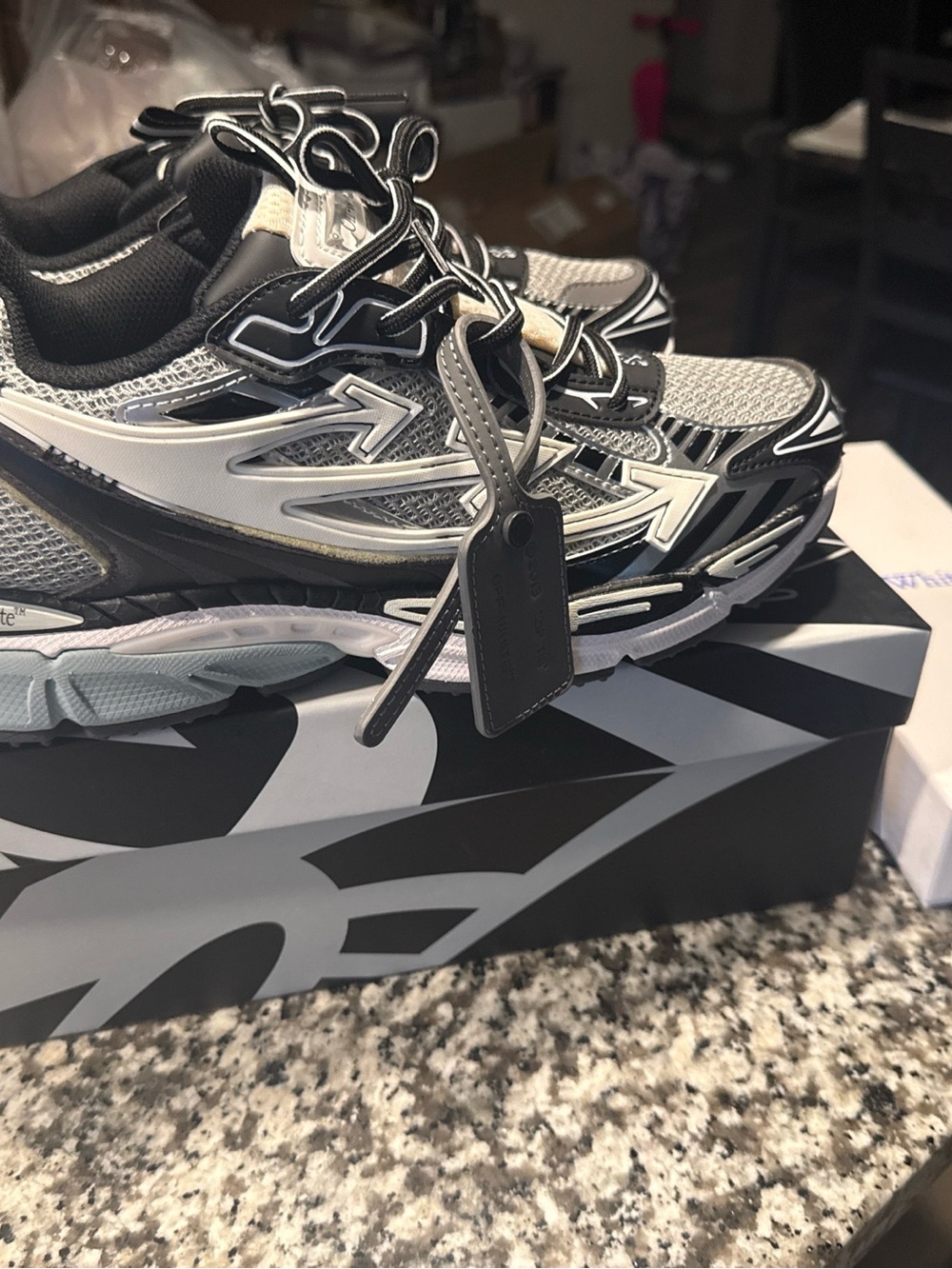 Off white Be Right Back size 11